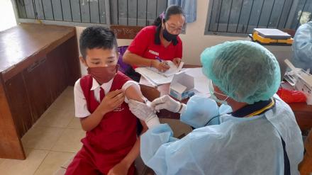 Puskesmas Busungbiu II Lakukan Vaksinasi Anak Usia 12-17 Tahun di Desa Sepang
